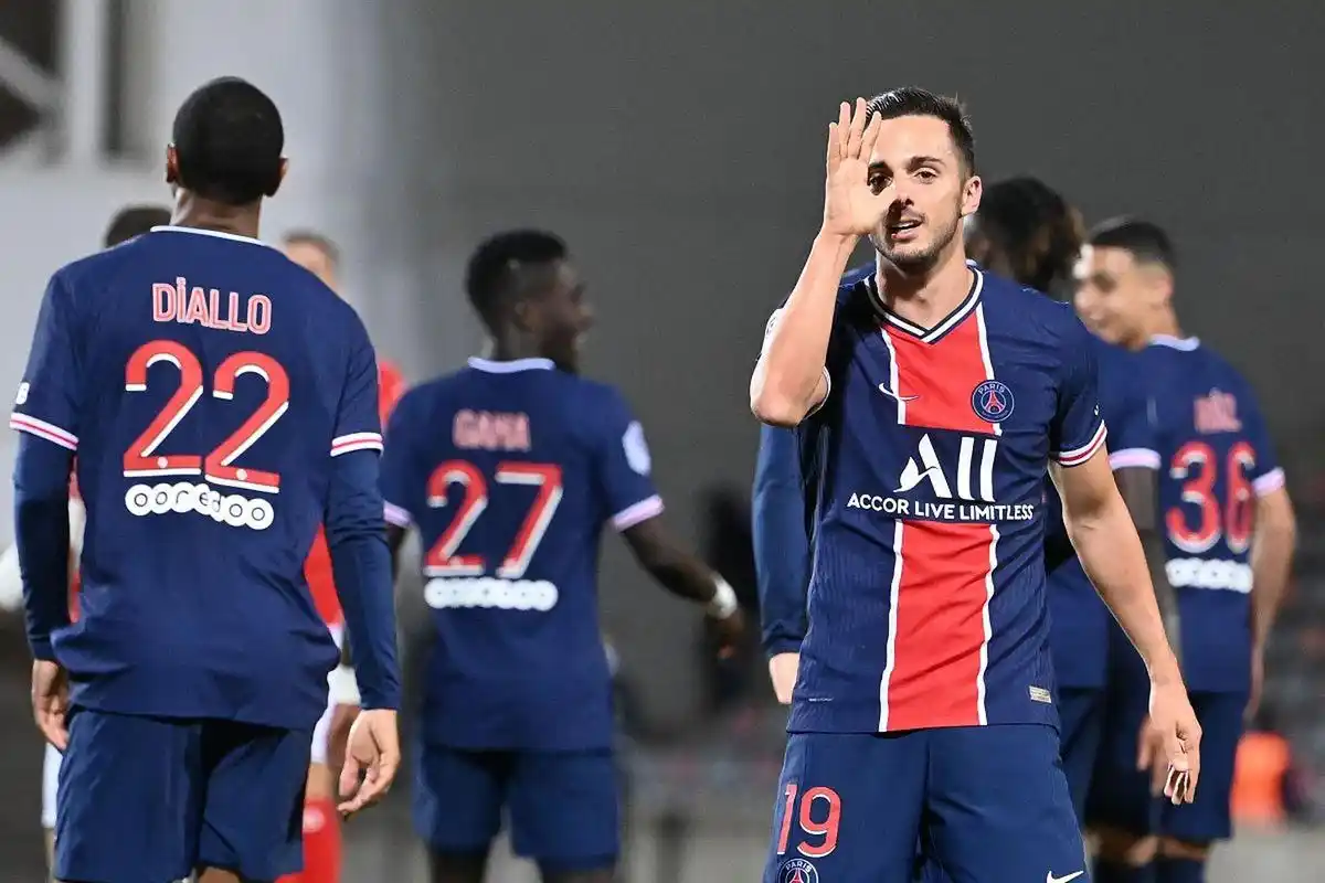 包含巴黎圣日耳曼战平多特蒙德，范戴克补时绝平德甲的词条